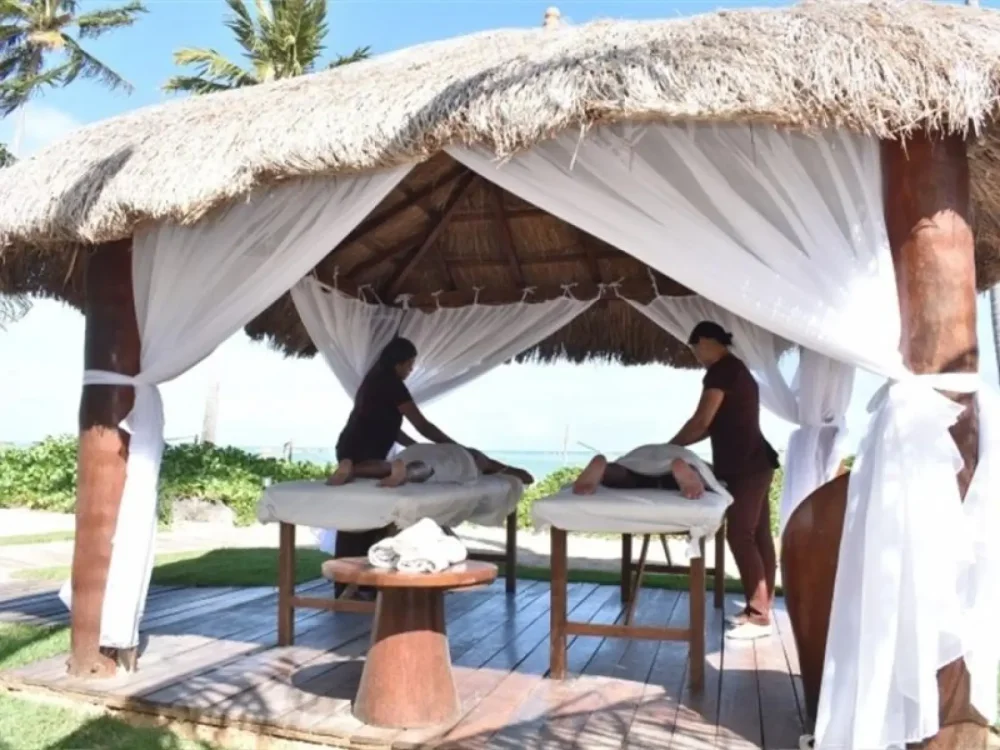  Sombra, conforto e atendimento à altura do paraíso