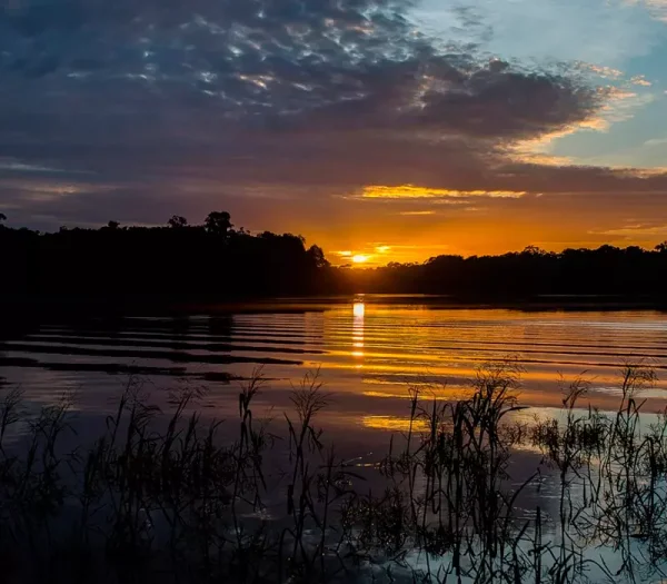 Amanhecer no ++Rio Juma