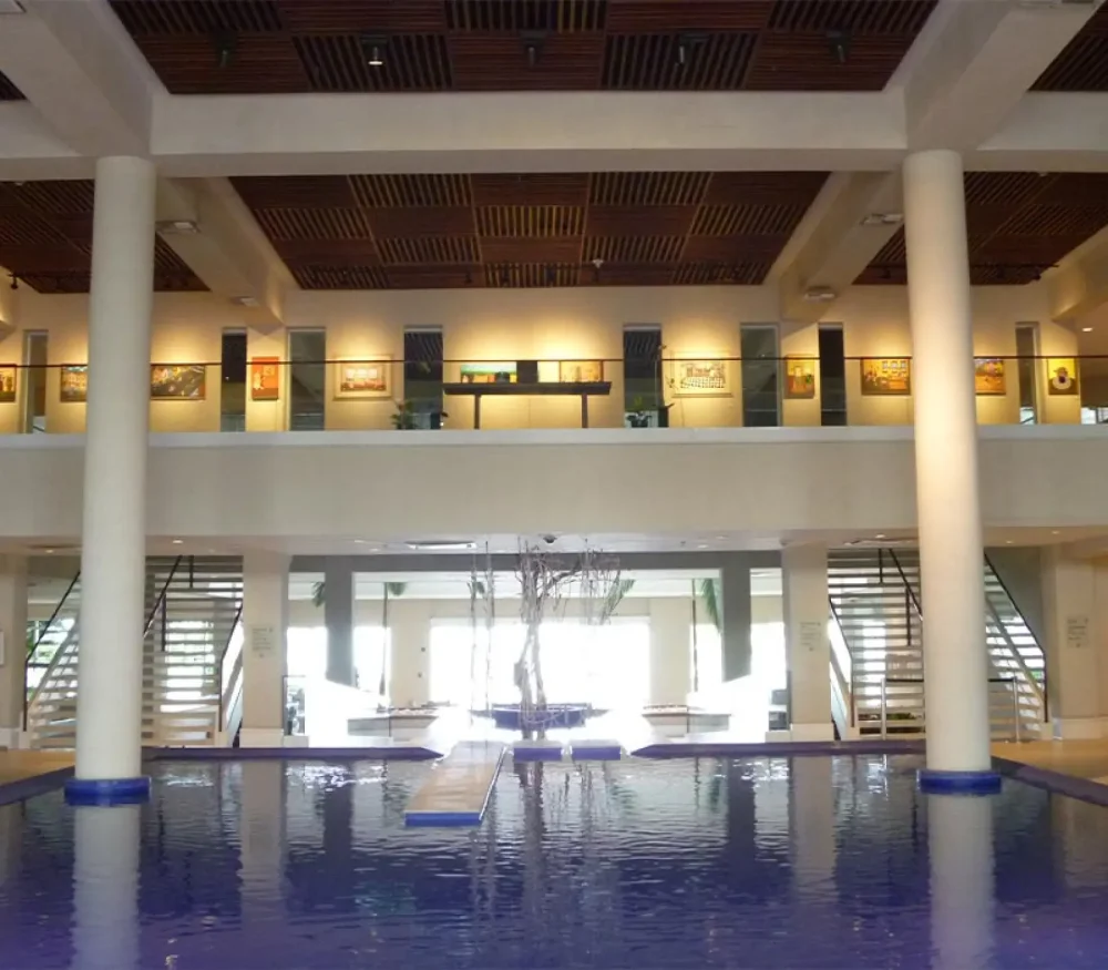 A recepção do Sofitel Guarujá Jequitimar.