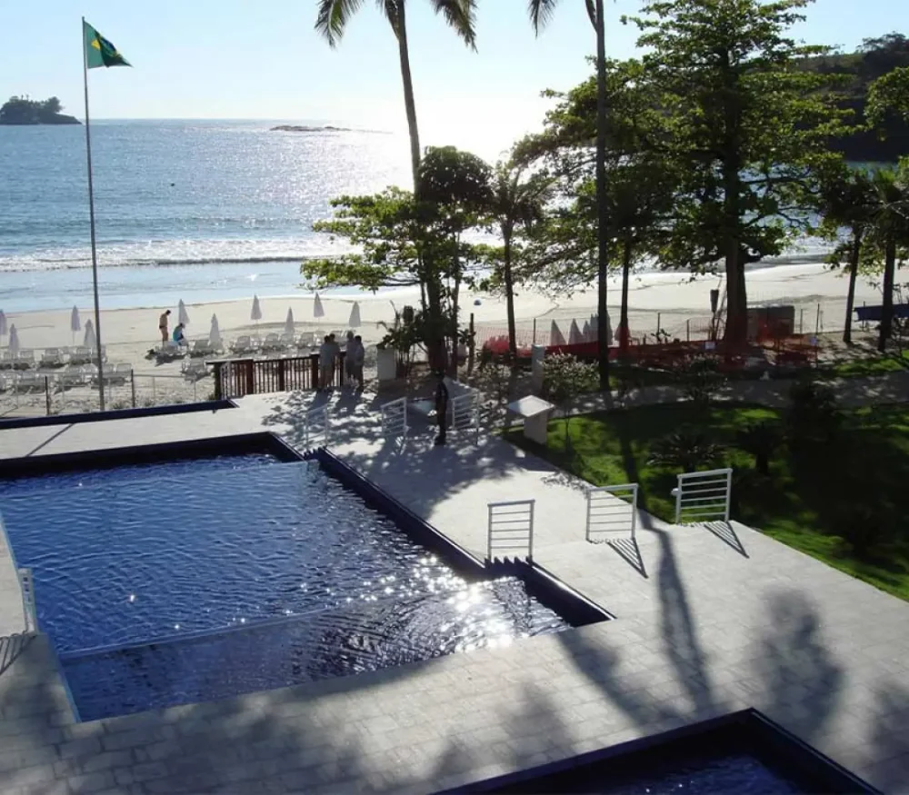 A exuberante vista do Sofitel Jequitimar.